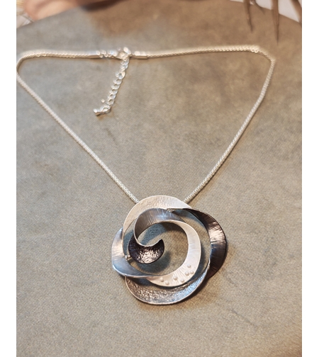 Колие с медальон