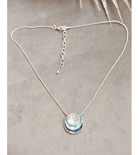 Дамски колиета с малък медальон