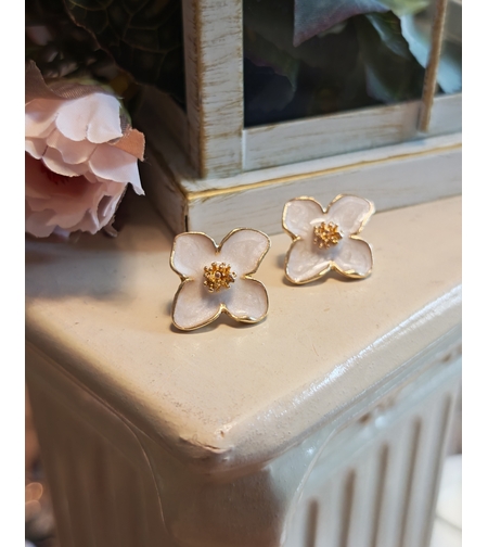 Дамски обици