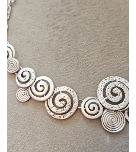 Дамско колие