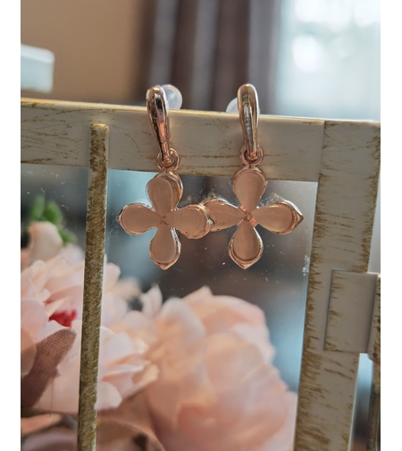 Дамски обици