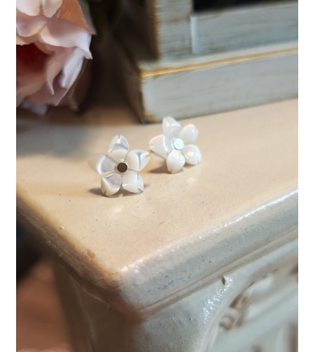 Дамски обици