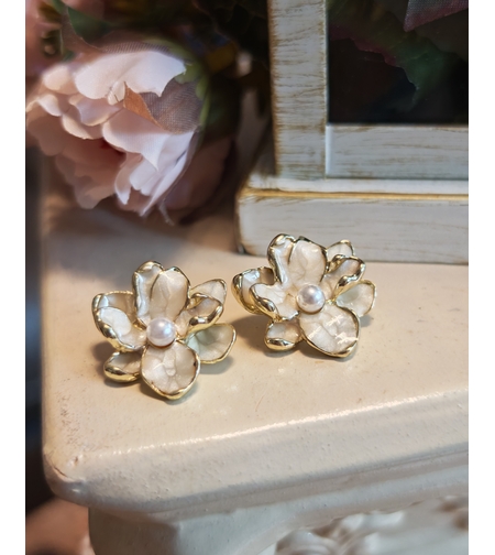 Дамски обици