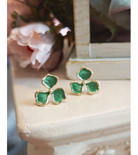 Дамски обици