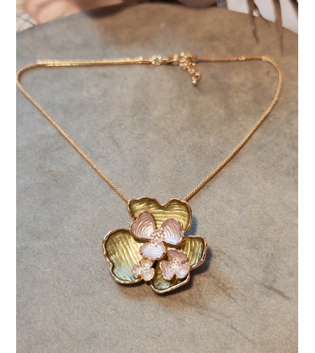 Колие с медальон