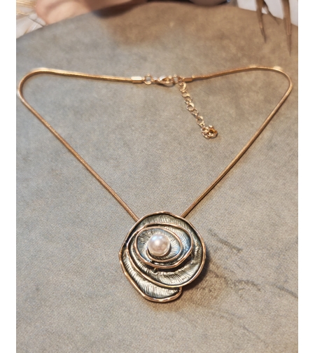 Колие с медальон