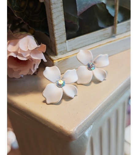 Дамски обици