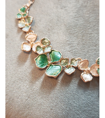 Дамска колиета