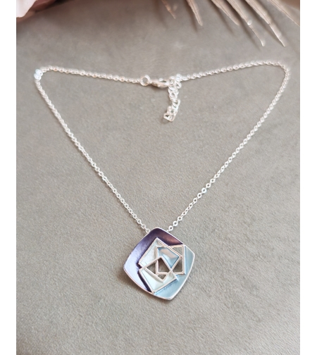 Колие с медальон