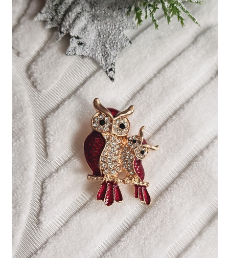 Брошка бухали в червено