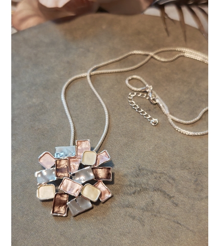 Колие с медальон