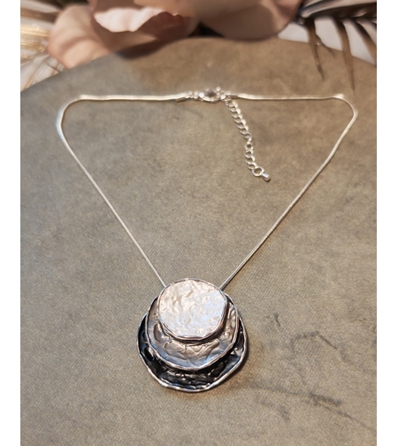 Колие с медальон