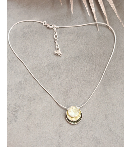 Дамски колиета с малък медальон