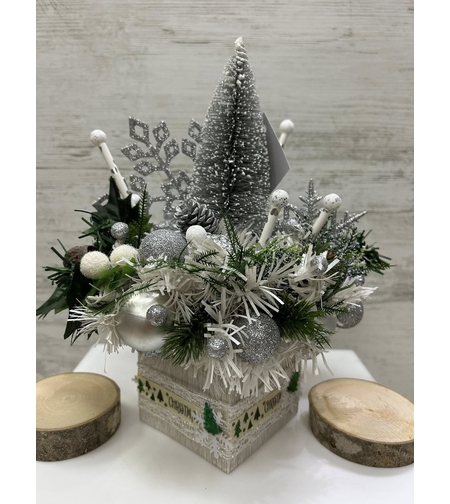 Коледна декорация в бяло