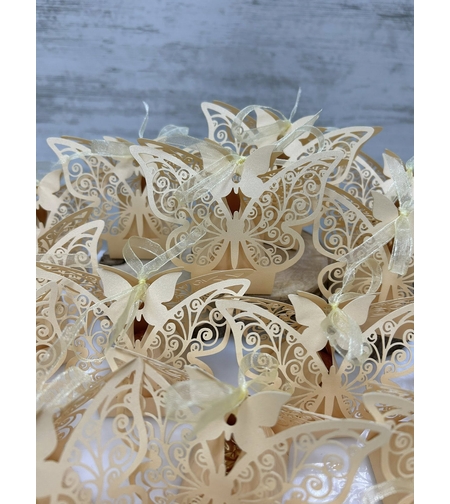 Кутийка пеперуда с бонбон