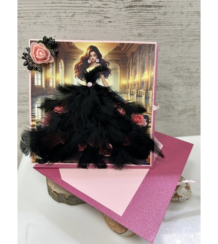 Картичка подходяща за бал, декорирана с черни пера