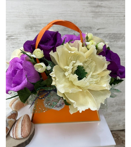 Оранжева чантичка с жълто-лилави цветя