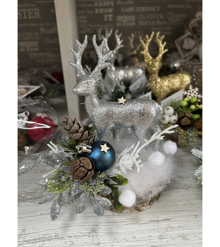 Коледен елен на пънче