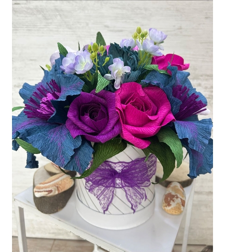 Красива ръчно изработена декорация от хартиени цветя