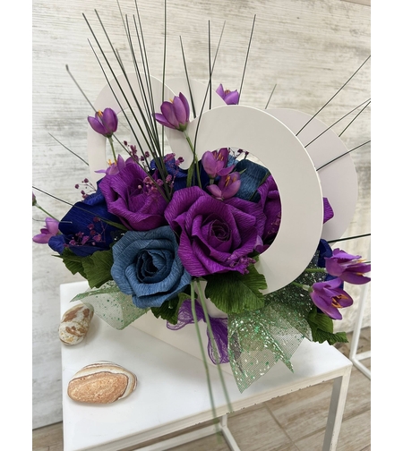 Бяло сърце лилаво сини рози.