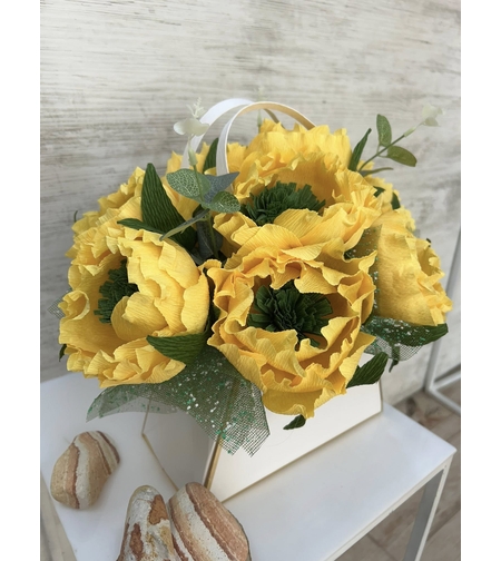 Бяла чанта с жълти божури