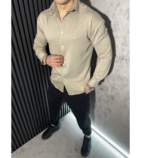 Спортно-Елегантна Риза с Вталена Кройка в Карамелен Цвят