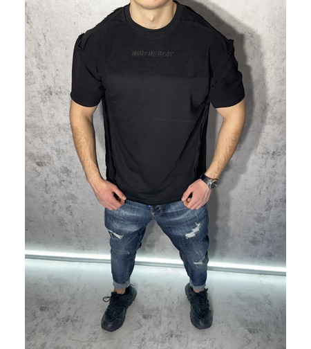 Тениска с Декоративни Шевове в Черно