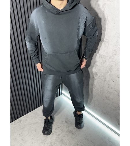 Спортен Екип с Разкъсан Ефект