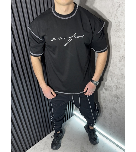 Тениска с Контрастни Шевове в Черен Цвят