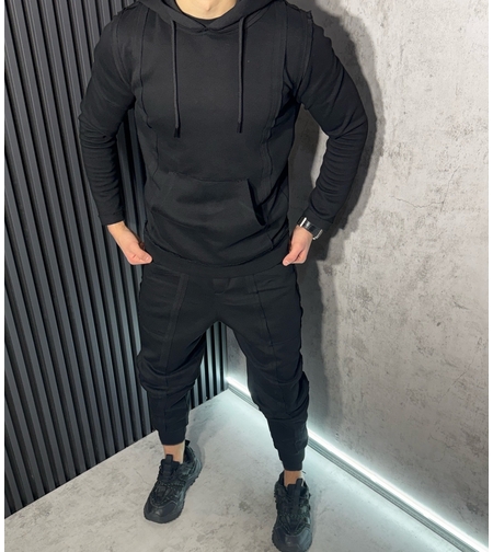 Спортен Екип с Декоративни Кантове в Черно