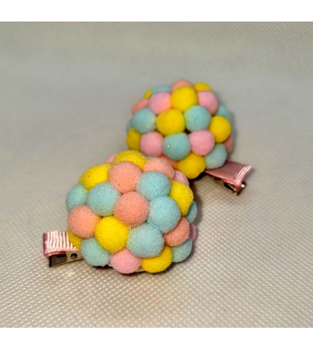 Ръчно изработени помпони на фиба