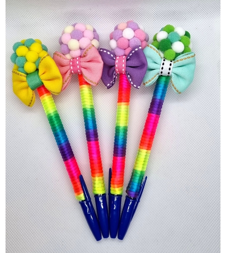 Химикал с помпони и панделка