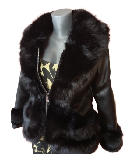 Noir Elegance–дамско кожено яке с плюшена яка XS