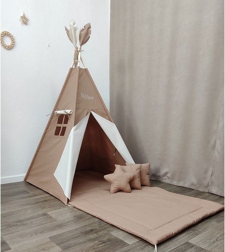 Едноцветна неутрална палатка с дълго килимче - 