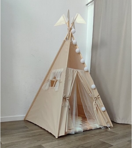 Едноцветна палатка в бежово за момиче с килимче на квадратчета - 