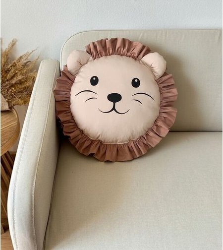 Декоративна възглавница лъвче с кафява грива