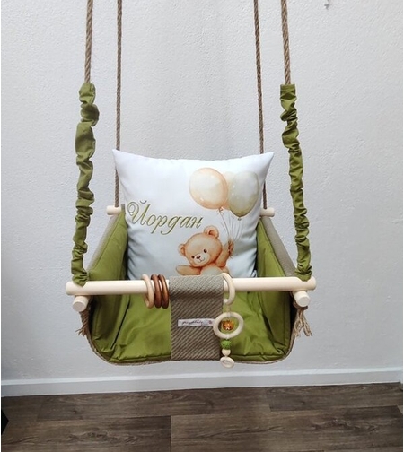 Бебешка люлка с принт на картинка - Мече с балони в пастелно зелено