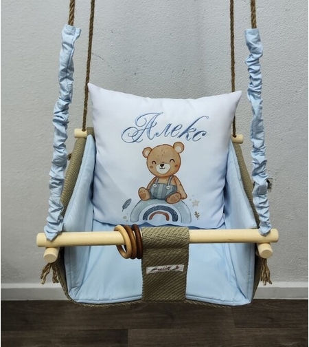 Бебешка люлка с принт на картинка - Мече върху дъга в синьо