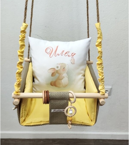 Бебешка люлка с принт на картинка - Зайче с пеперуда в жълто