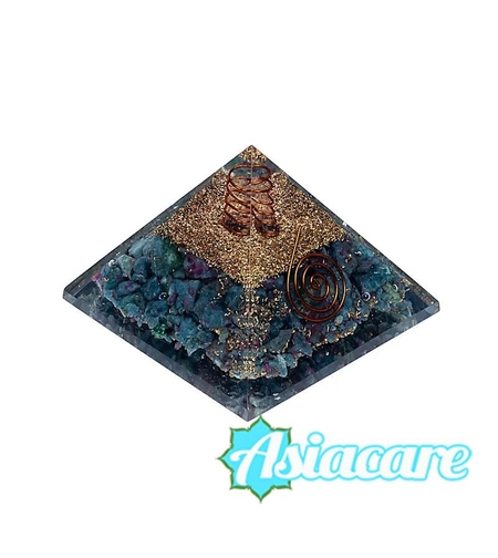 Оргонитна пирамида: кианит и рубин (добруване, защита и любов)