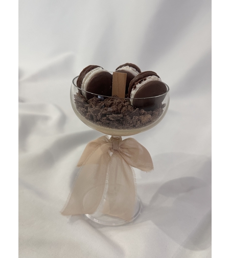 Соева свещ в чаша с бисквити