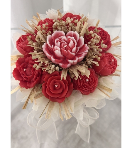 Соеви свещи в кутия в червено