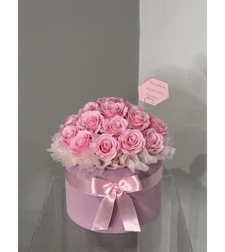 Рози от пластичен сапун в розово