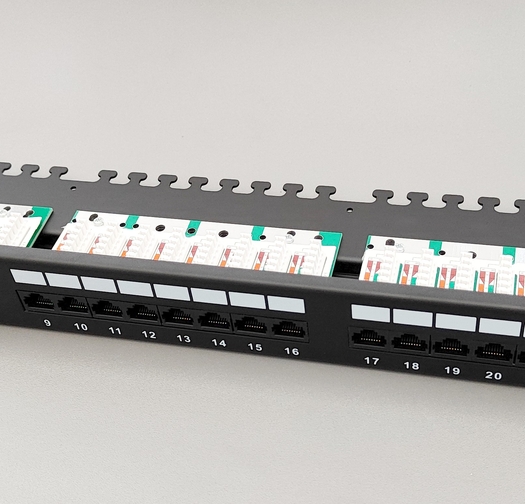 Пач панел UTP Cat.5e 24 порта