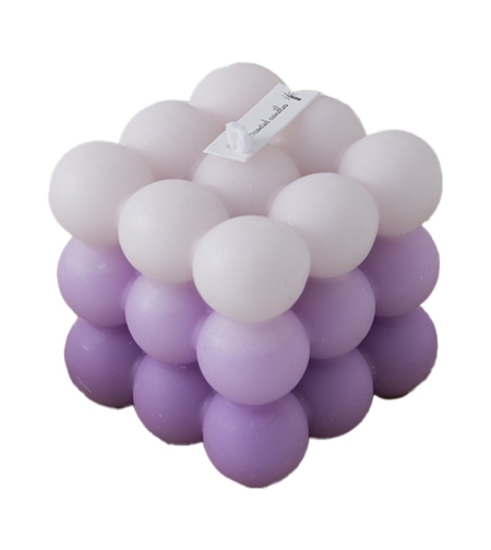 Lumanare Parfumata, Flippy, din Ceara De Soia, Model Cub, Gradient in 3 Culori Pale, 6x6x6 cm, Aroma de Lavanda, Mov