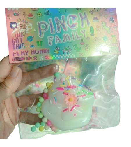 Jucarie Antistres Squishy, Flippy, cu Revenire Lenta, Squeeze Pinch Family, Model Labuta de Pisica, 6x6 cm, 45g, Ambalaj Transparent, Alb