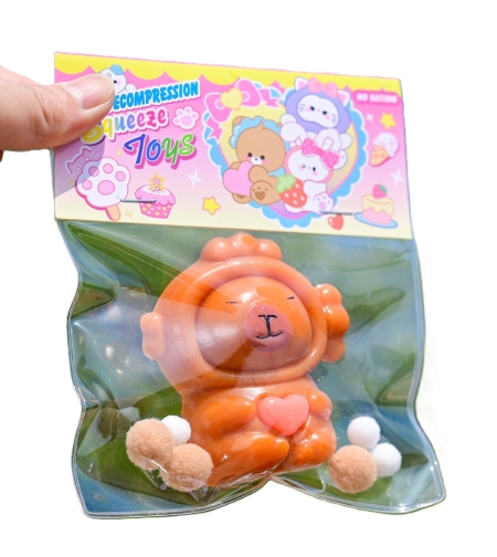 Jucarie Antistres Squishy, Flippy, cu Revenire Lenta, Model Capybara cu Inima, 7.5cmx6.5 cm, din TPR, Ambalaj Transparent, Maro