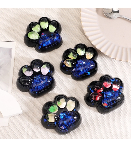 Jucarie Antistres Squishy, Flippy, cu Revenire Lenta, Squeeze Pinch Family, Model Cat Paw, 6.5 x 6 cm, din Tpr, 4-6 Ani, Model 4 Legume, Negru cu Insertii