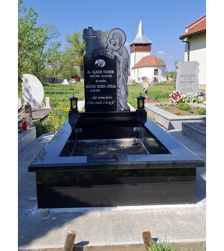 PRM-1839 MORMANT MASIV DIN GRANIT CU MONUMENT FUNERAR GRANIT GRAVAT