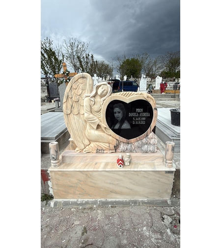 PRM-1905 MORMANT DIN MARMURA DE RUSCHITA CU MONUMENT INGER SCULPTAT